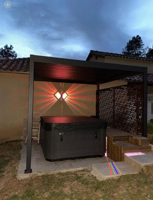 Gite Des Combes Blanches Avec Piscine Et Jacuzzi Frayssinet-le-Gelat ภายนอก รูปภาพ